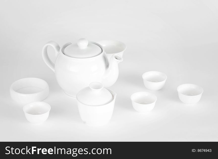 A picture of plain white china teapot and cups. A picture of plain white china teapot and cups