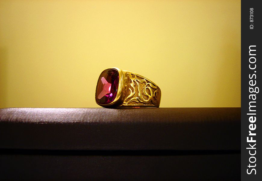 Ring with amethyst.