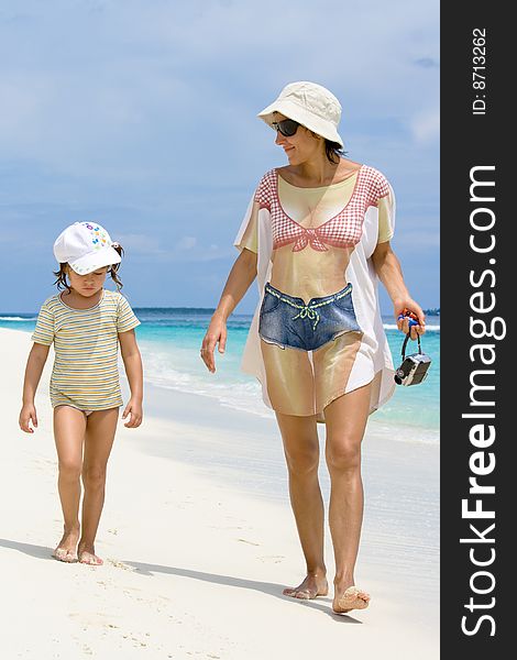 Vacation it is time to chat with baby walking on the beach, it is time to relax and make family closer. Vacation it is time to chat with baby walking on the beach, it is time to relax and make family closer