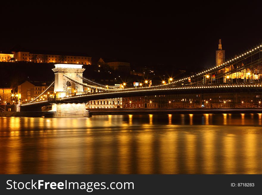 Chain bridge in Budapest at night