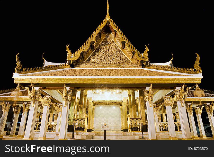 Close Up Temple Avenue Entrance