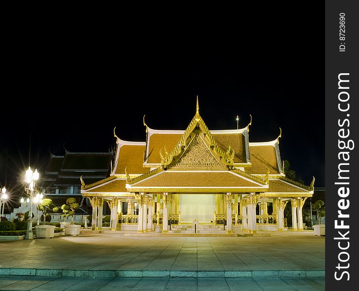 Temple at ratchadamnoem avenue thailand