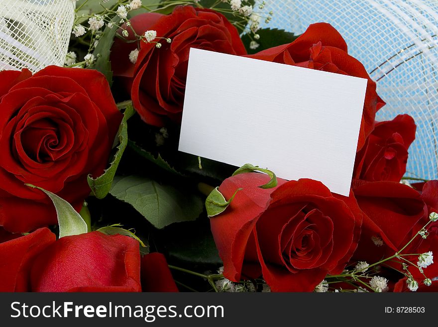 Red roses with note for birthday