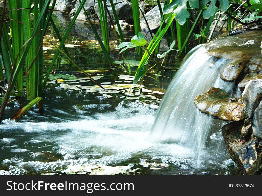 Flowing Water - Creative Commons By Gnuckx