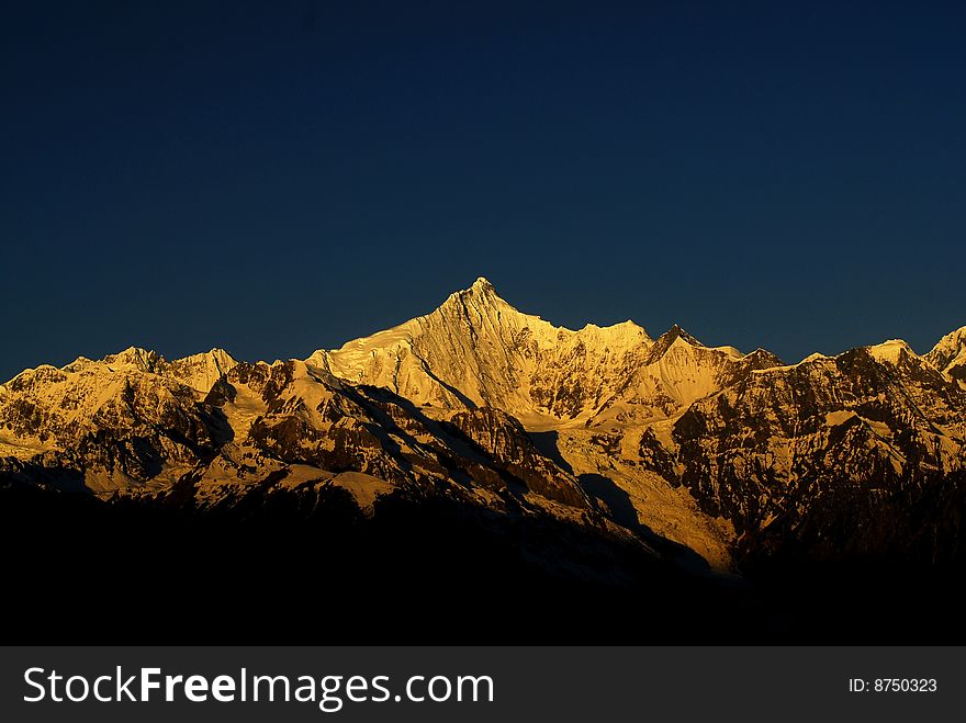 After sunrise, the main peak of Meili. After sunrise, the main peak of Meili