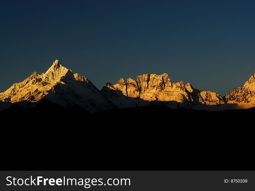 After sunrise, the main peak of Meili. After sunrise, the main peak of Meili