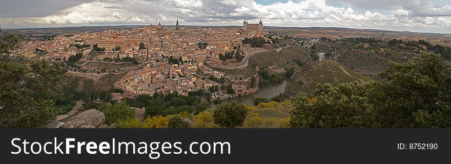 Panorama of the Toledo, including the most relevant historic buildings. Panorama of the Toledo, including the most relevant historic buildings