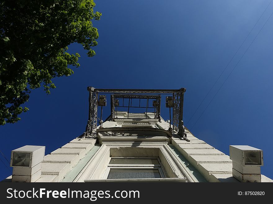 Sky, Tree, Facade, Composite material, Wood, Rectangle