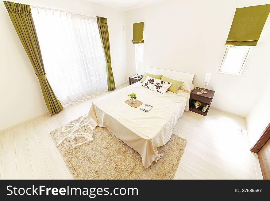 Luxurious Modern Bedroom