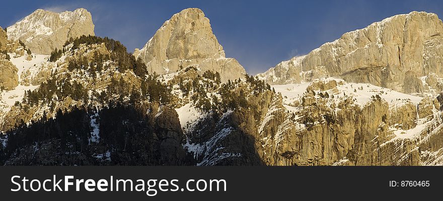 Sunsite in  three rock peaks in Bujaruelo valley. Sunsite in  three rock peaks in Bujaruelo valley