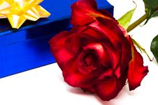 Rose And Gift Box Royalty Free Stock Images Rose And Gift Box Royalty Free Stock Images