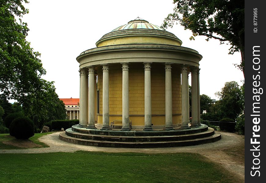 Leopolodinentempel In Austria