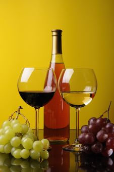 Two Glasses And A Bottle Of Wine Royalty Free Stock Photos Two Glasses And A Bottle Of Wine Royalty Free Stock Photos
