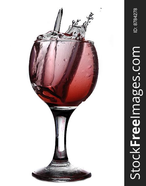 High speed water movement in glass wine cup