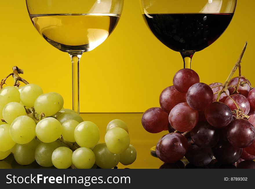 Two glasses of wine with grapes