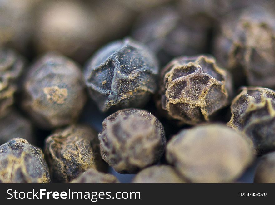 Black pepper is produced from unripe drupes cooked and sun-dried. Black pepper is produced from unripe drupes cooked and sun-dried.