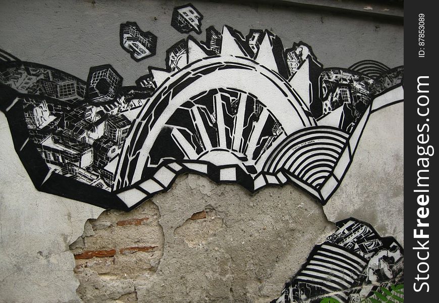 broken-grafitti-wall