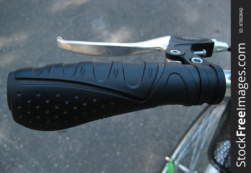 city-bicycle-handlebar-grip-and-brake