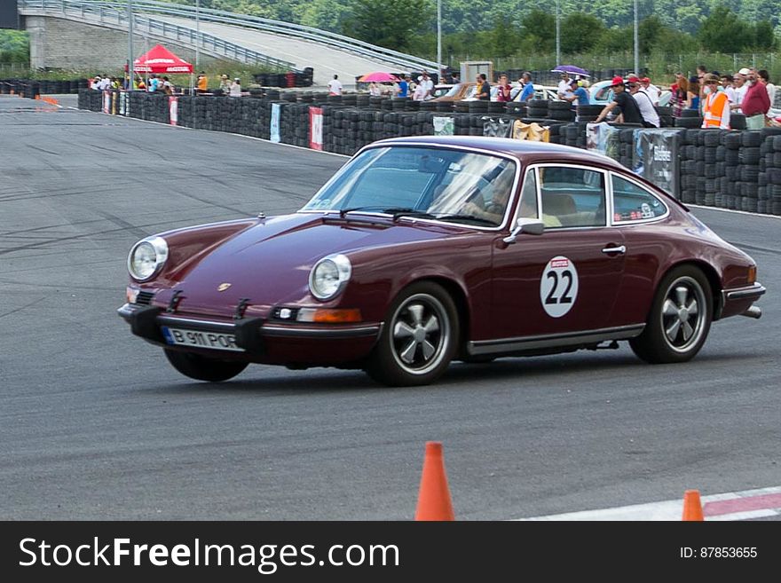 Classic Porsche 911 Carrera racing