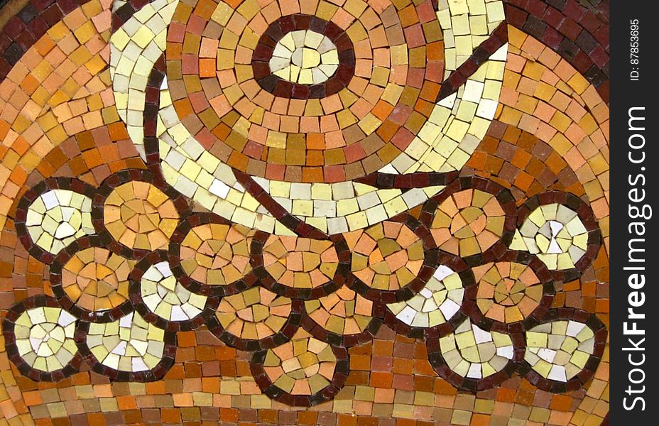 circular-motif-glazed-tile-mosaic