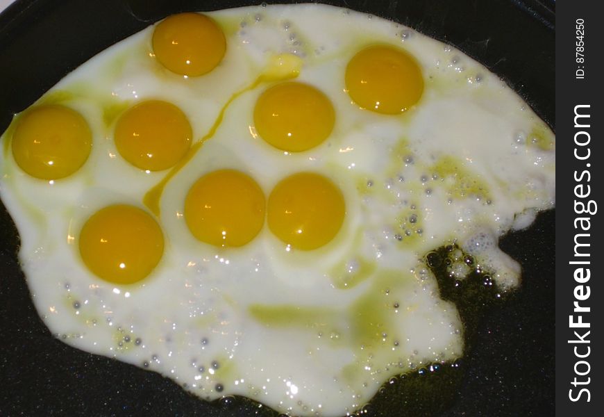 Eggs-in-frying-pan