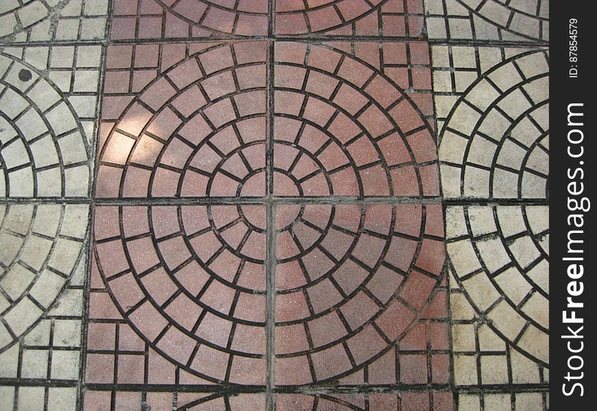 concentric-reddish-and-grey-pavement