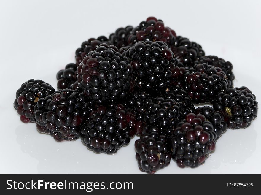 A Delicious Summer Fruit, Blackberries Have A Number Of Health Benefits Like Lowering Cholesterol And Fighting Cancer.