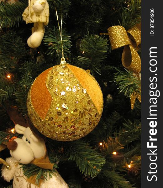 golden-sequins-christmas-tree-ornaments-and-toys