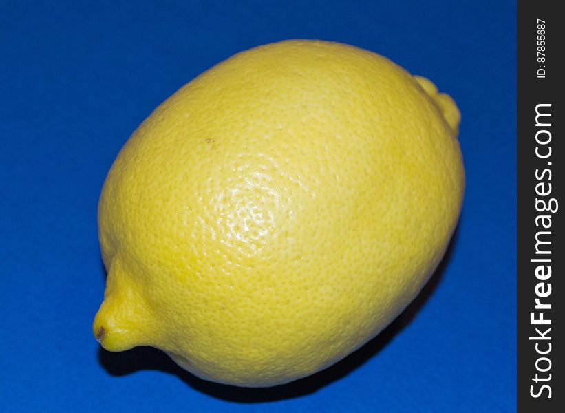 lemon-isolated-on-blue