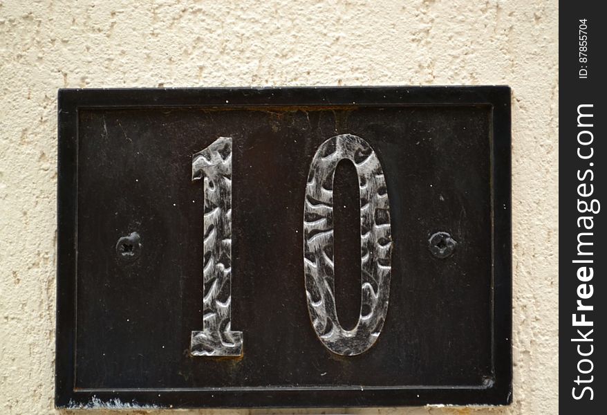 House-number-10-sign