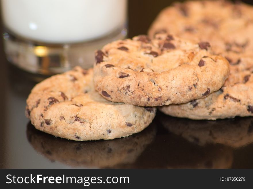 milk-and-chocolate-chip-cookies