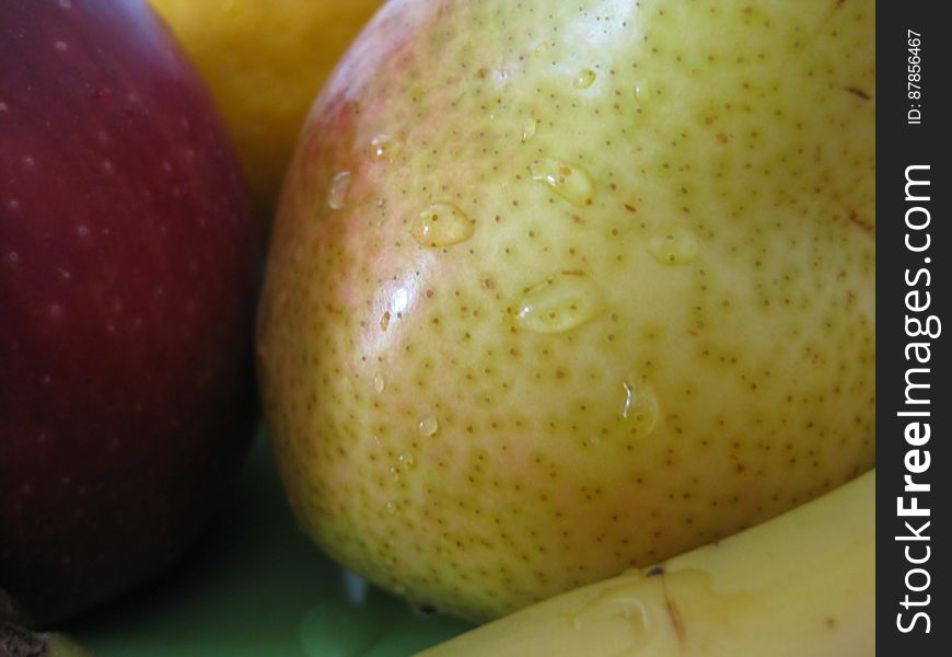 moisture-on-fruits