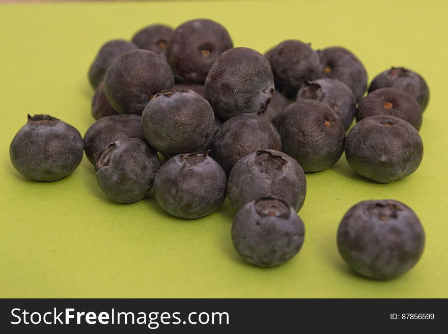 pile-of-bilberry