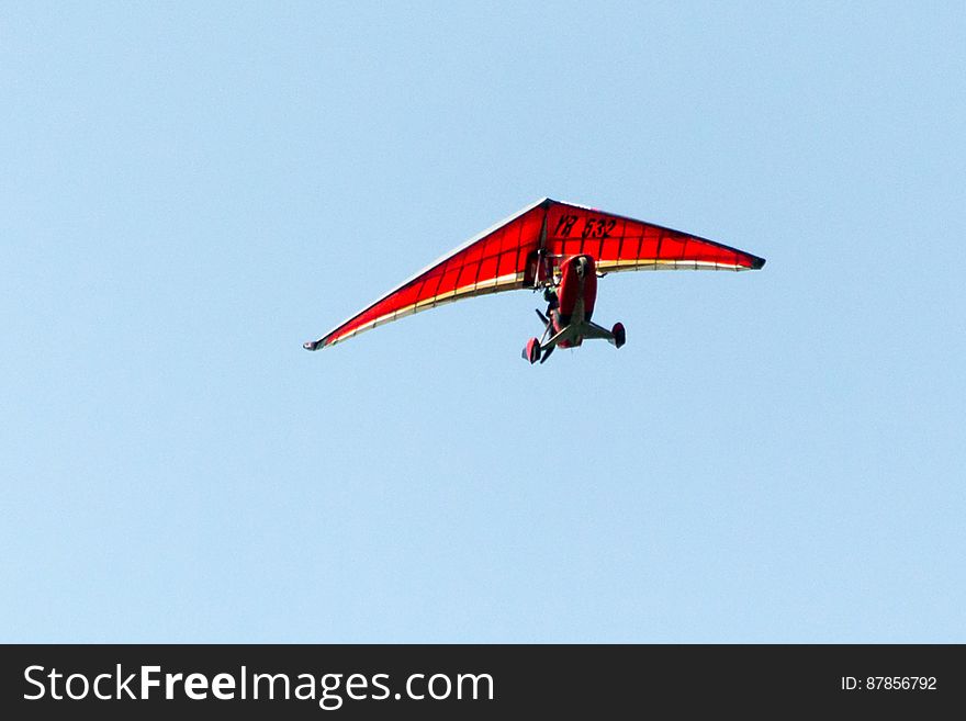 Powered Hang gliders consist of a hang glider wing and a small harness mounted engine, thus being very light. Powered Hang gliders consist of a hang glider wing and a small harness mounted engine, thus being very light.