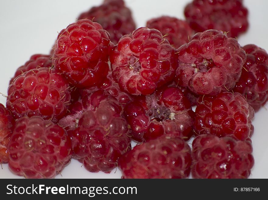 Raspberries are a great source of fiber, manganese and vitamin C. In addition, they contain large amounts of the anti-cancer phytochemical ellagic acid.