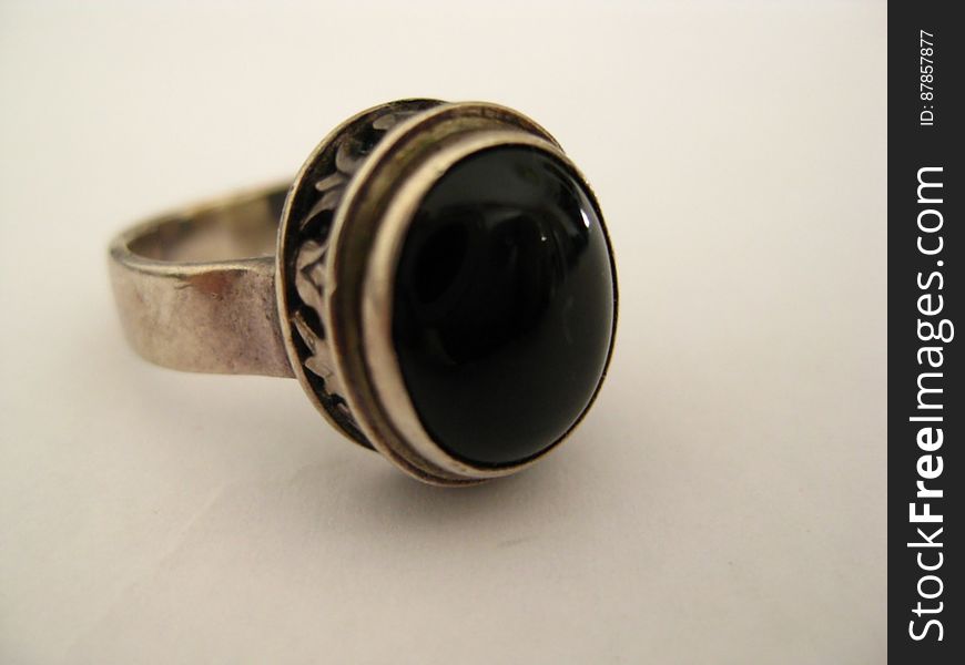 Silver-ring-with-large-black-stone