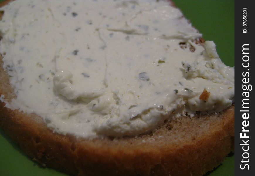 Slice-of-bread-with-cream-cheese-and-herbs