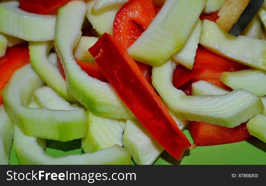 sliced-squash-and-red-bell-pepper