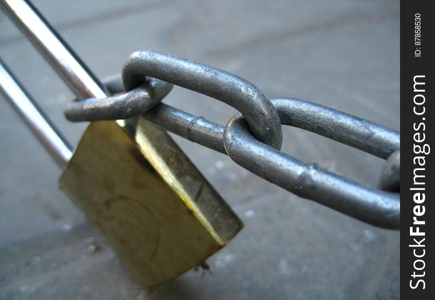 solid-brass-lock-and-chain