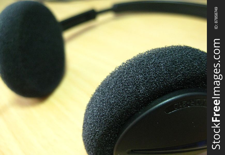 stereo-headphones-on-desk