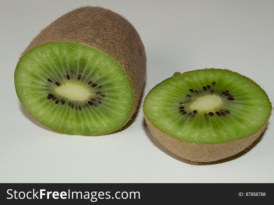 sliced-kiwi