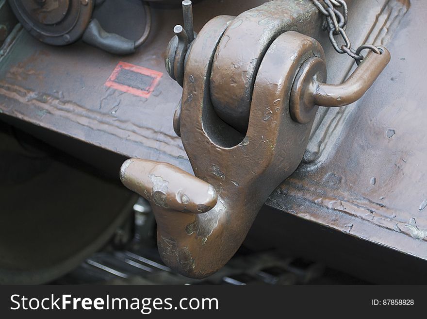 Picture of a towing hook bolted on a tank frame.