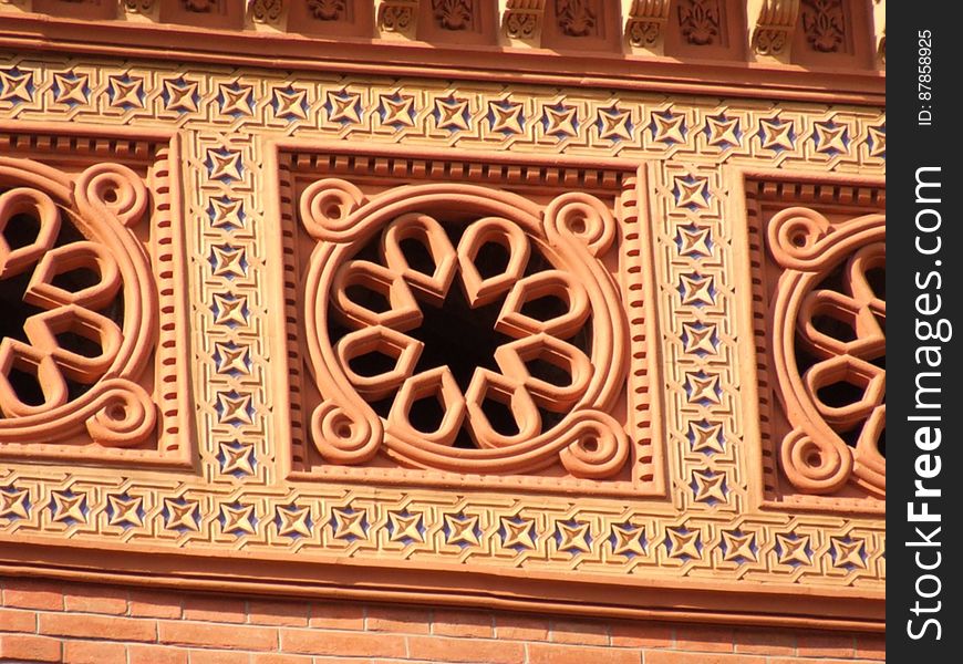 synagogue-facade-detail