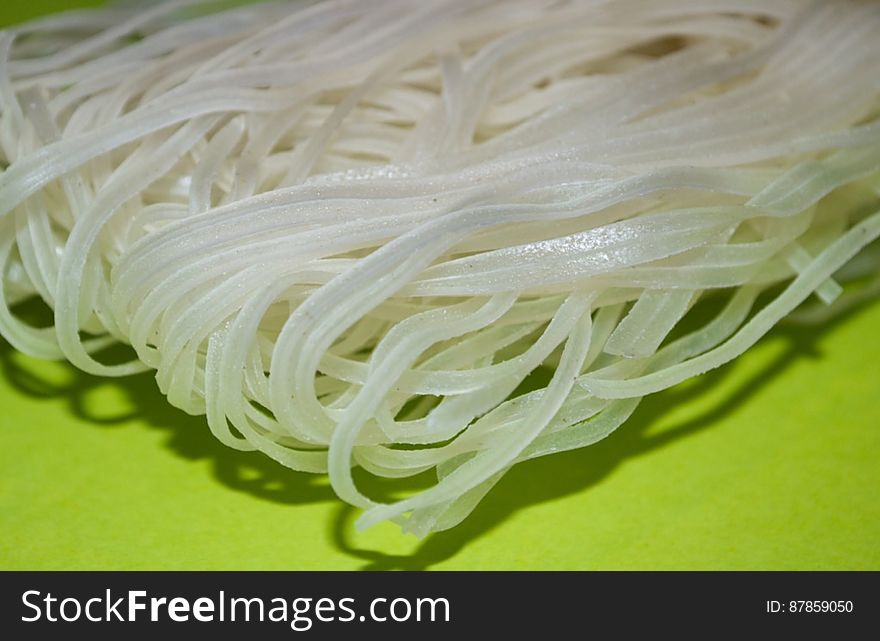 uncooked-rice-noodles