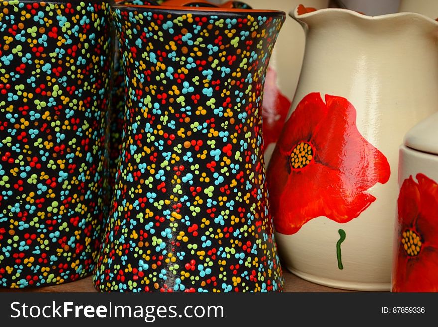 vases-with-floral-motifs