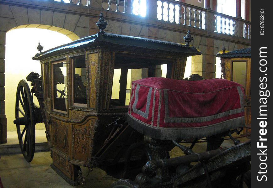 antique-restored-coach
