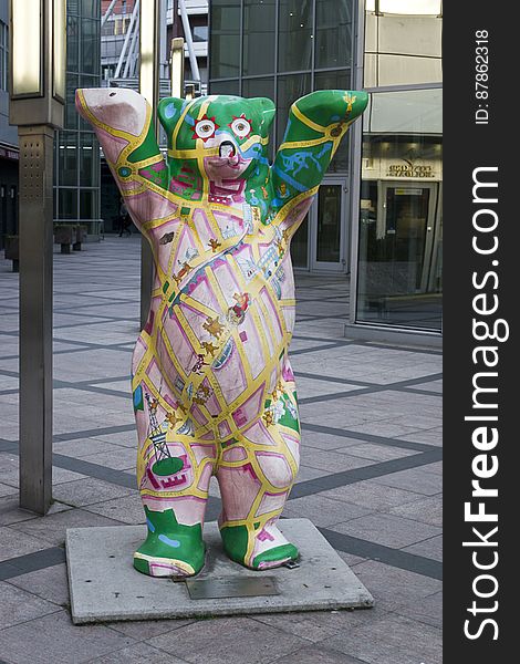 Buddy Bears are a list of fibreglass painted statues depicting Berlin&#039;s symbol, the Bear, in different poses. Buddy Bears are a list of fibreglass painted statues depicting Berlin&#039;s symbol, the Bear, in different poses.