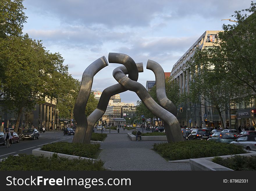 &#x22;Berlin&#x22; sculpture with intertwined steel tubes on Tauentzienstrasse. It represents a distorted broken chain, a methaphor of West and East Berlin being so close. &#x22;Berlin&#x22; sculpture with intertwined steel tubes on Tauentzienstrasse. It represents a distorted broken chain, a methaphor of West and East Berlin being so close