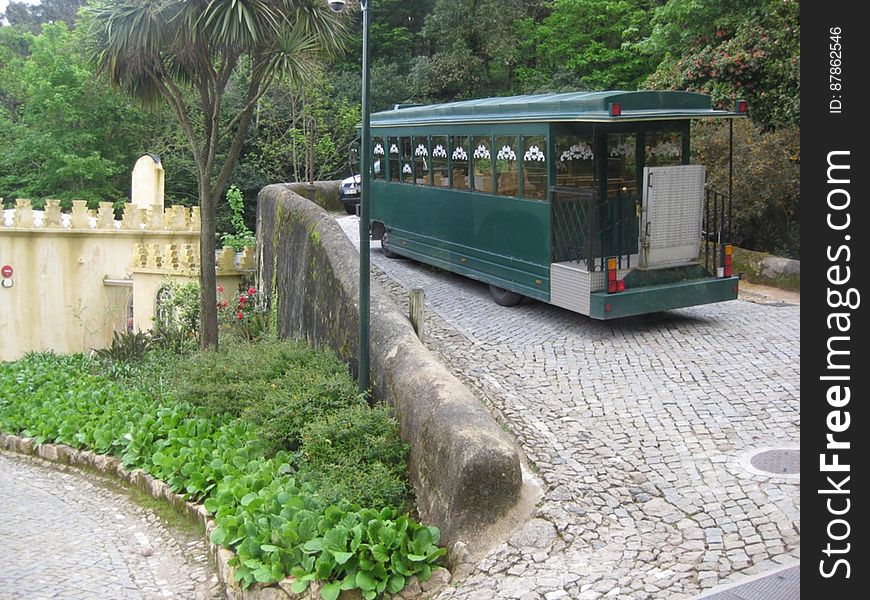 bus-going-uphill-to-pena-palace