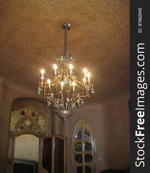 chandelier-on-mosaic-ceiling